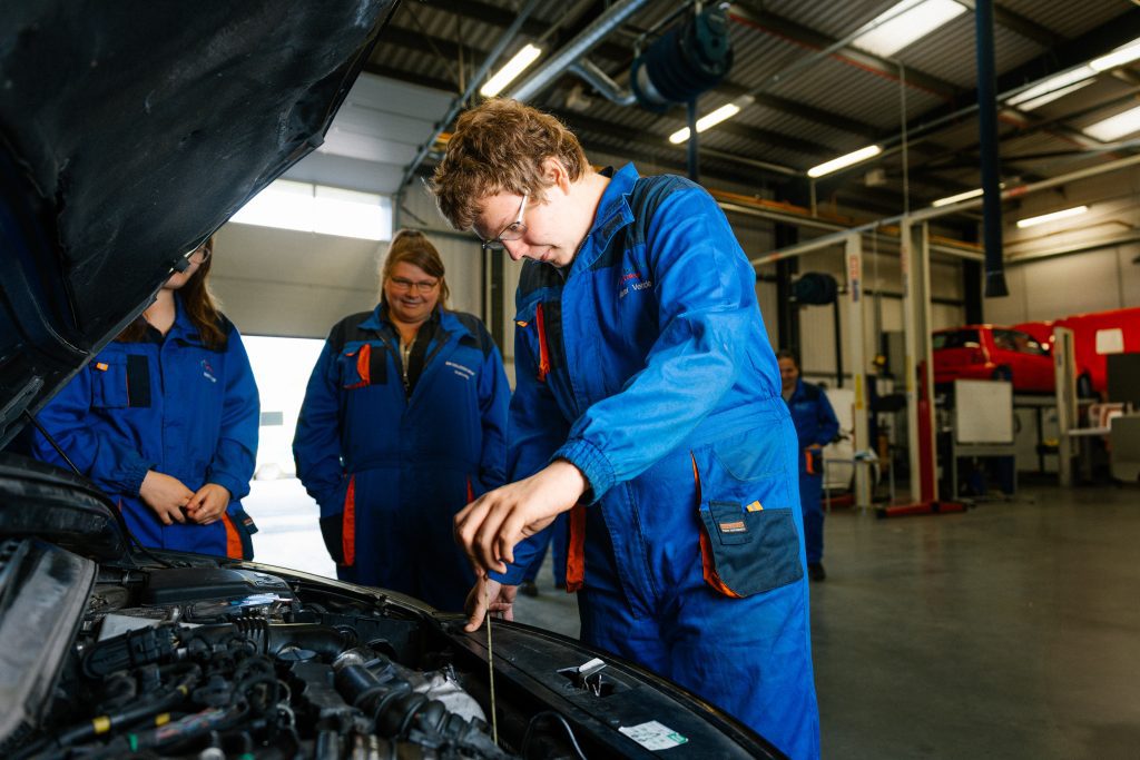 Motor Vehicle - Image 2