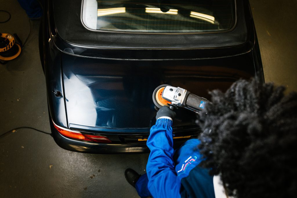 Motor Vehicle - Image 3